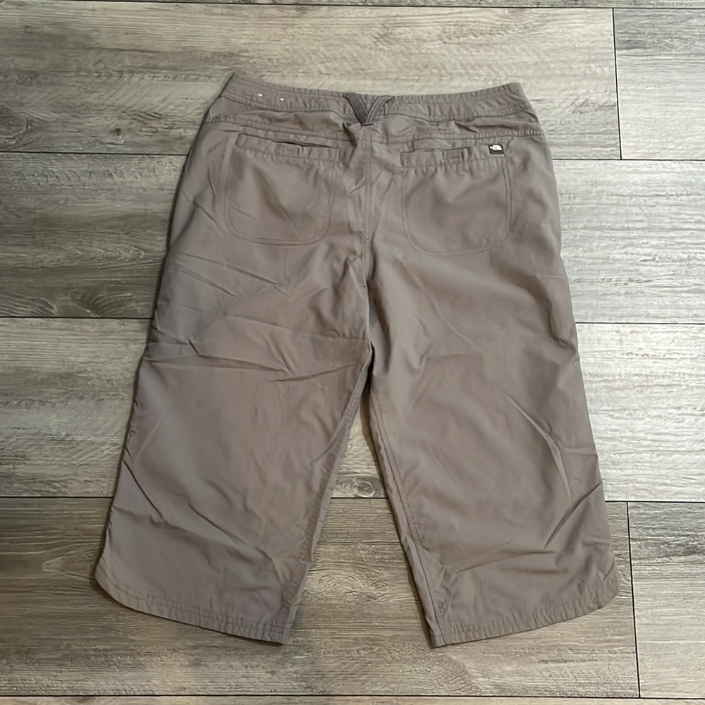 The north face, capri, size 10, gray, adventure/outdoor - Picture 5 of 9